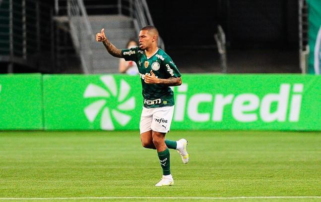 Herói do Palmeiras no clássico, Lucas Esteves diz não se abalar com as críticas