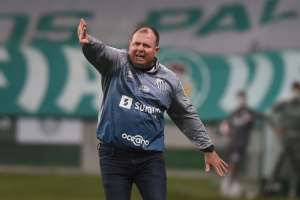 Interino exalta trabalho no Santos: 'Antes não chutávamos uma bola em gol'