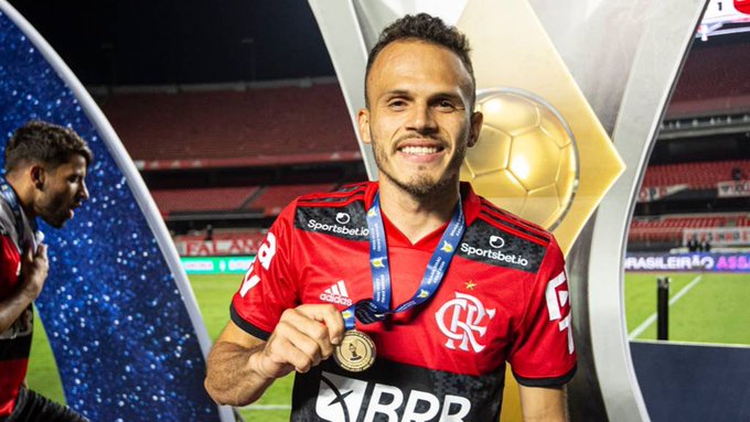 Gigantes brasileiros estão interessados em lateral do Flamengo