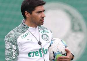 STJD não alivia e pune Abel Ferreira e auxiliar por confusão em final