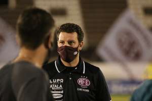 Paulistão: Elano poupará pendurados da Ferroviária do duelo contra São Caetano