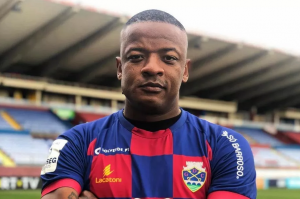 Atacante ex-Botafogo é anunciado pelo Coritiba