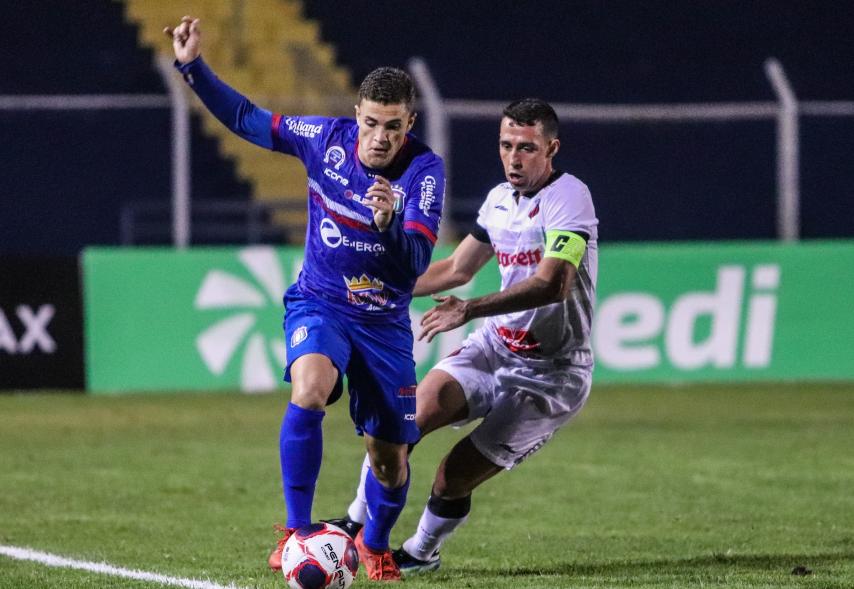 Paulistão: Paulinho McLaren promete força máxima no São Caetano