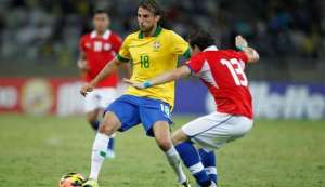 Coritiba encaminha contratação de zagueiro que esteve na Copa de 2014