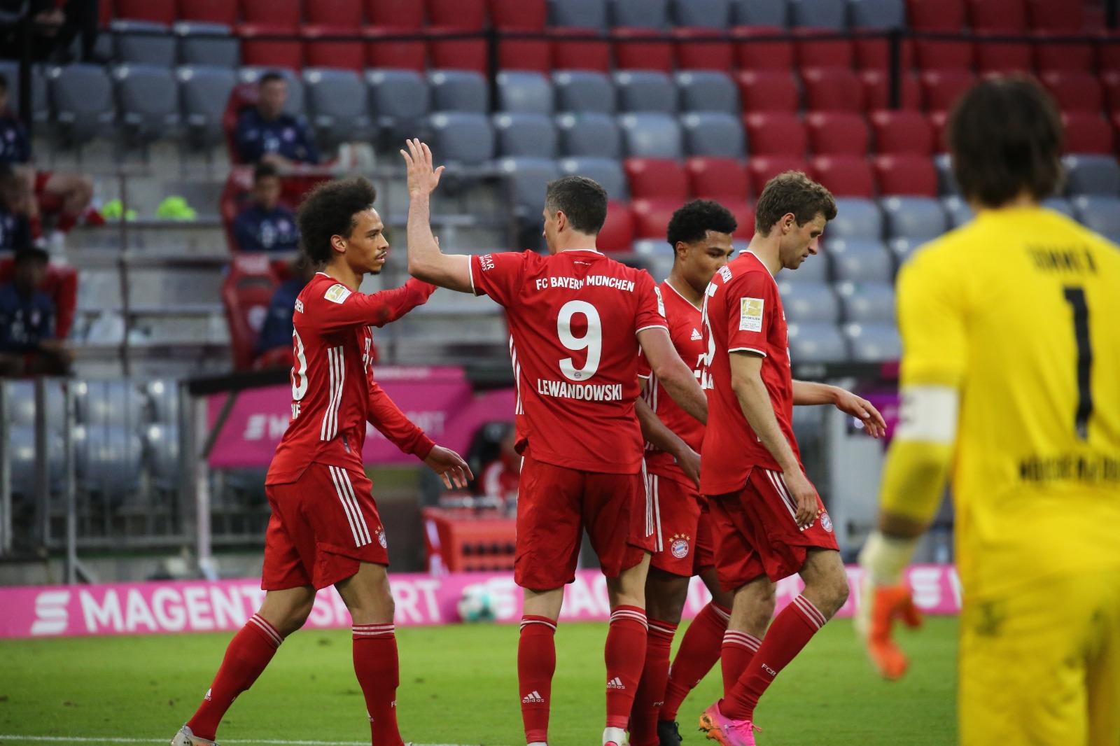 ALEMÃO: Bayern confirma 31º título com goleada de 6 gols e três de Lewandoswki