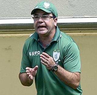 Ex-técnico de Fortaleza sofre infarto em Minas Gerais, mas sem risco de morte