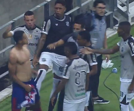 Cearenses agridem jogador do Bahia