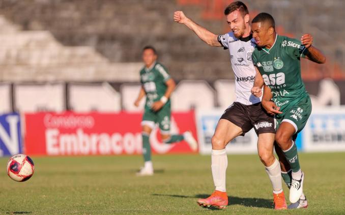 Davó foi bem marcado pelos limeirense. Foto: Thomaz Marastogan - GFC