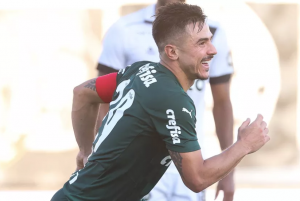 Willian cita Scarpa e garotos da base ao destacar 'força do grupo' do Palmeiras