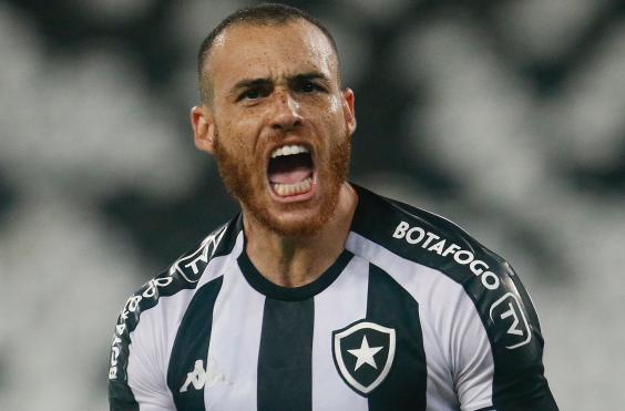 Herói do Botafogo, Pedro Castro alerta sobre o Vasco: ‘clássico é clássico’