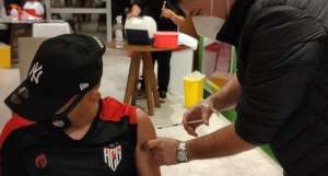 Países da América do Sul já vacinam jogadores com doses doadas pela Conmebol