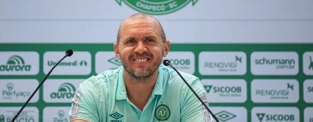 Mozart Santos assume culpa e promete Chapecoense com outra atitude