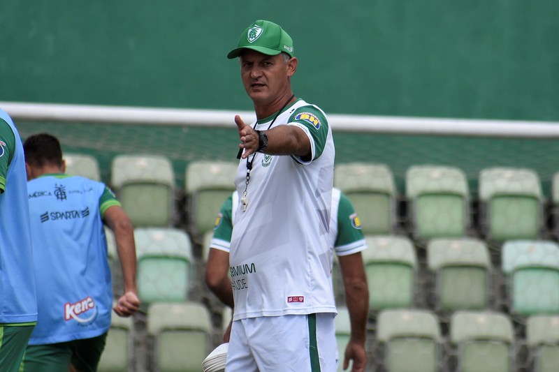 América-MG acusa Globo de ‘invasão de privacidade’ após cenas de Lisca