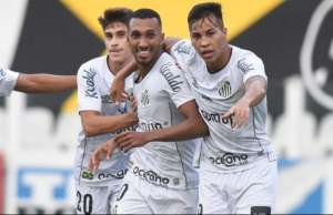Partes não chegam a acordo e Santos pode não renova com atacante titular