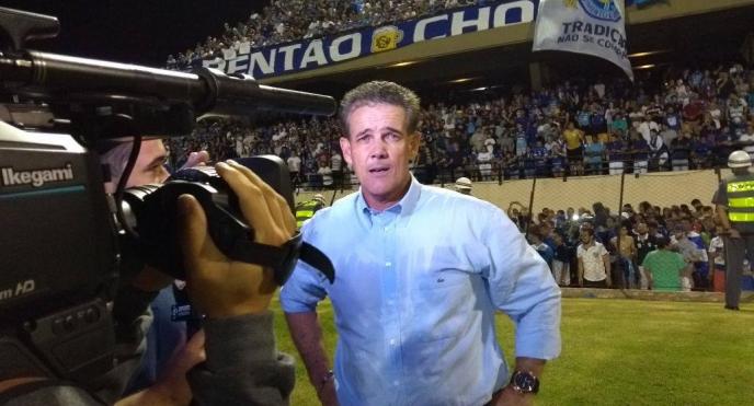 Exclusivo! Após queda, time paulista pode anunciar técnico que fez história no clube
