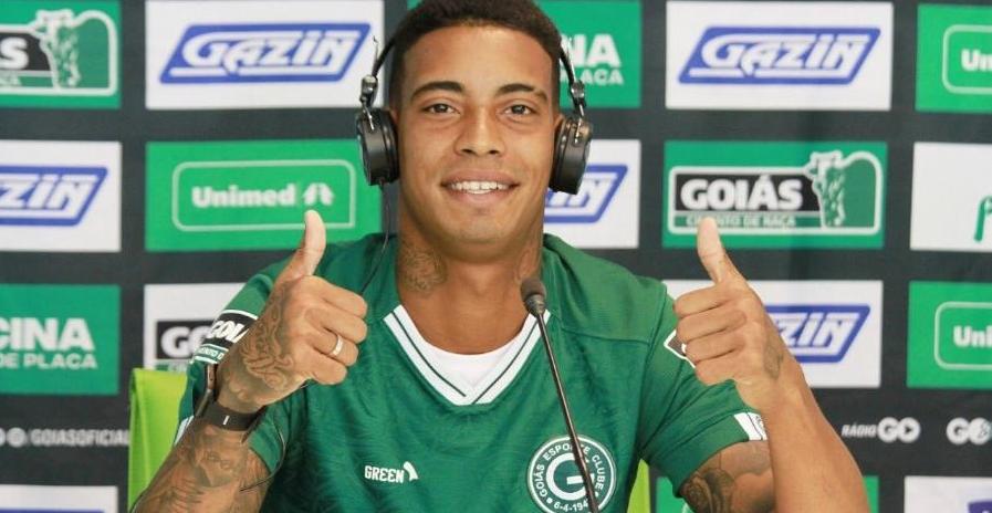 Reforço do Goiás comete gafe na apresentação e fala em ir para “clube grande”