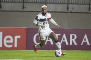 Gabriel, do Fla, doa respirador a hospital em cidade do interior paulista