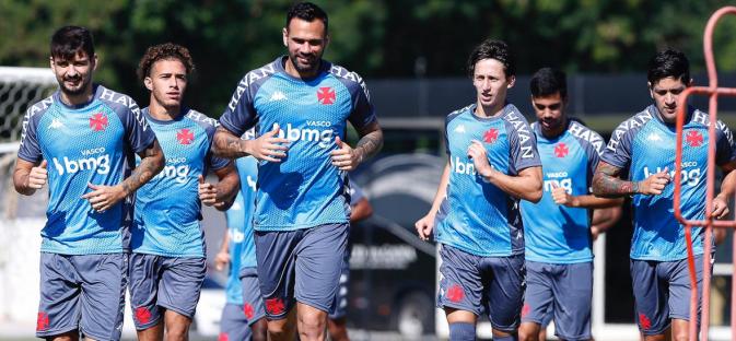 Vasco paga dois meses e coloca salários de funcionários em dia