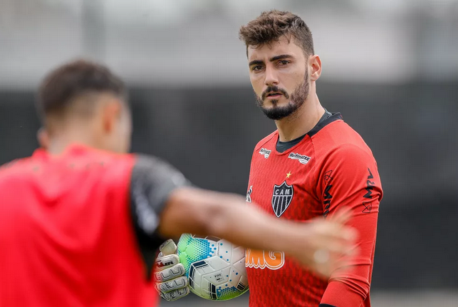 Goleiro do Atlético-MG passa por cirurgia e ficará fora por pelo menos quatro meses