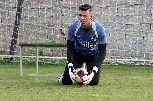 Time do Brasileirão demonstra interesse em goleiro da Ponte Preta