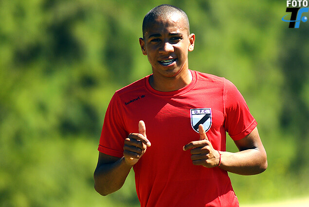 Vitória acerta contratação de volante uruguaio para a Série B