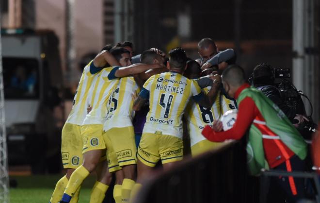 SUL-AMERICANA: Brasileiros vacilam em casa e Rosário vence clássico