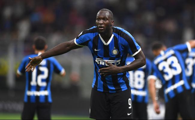 Astro da Inter de Milão tem festa de aniversário interrompida pela polícia