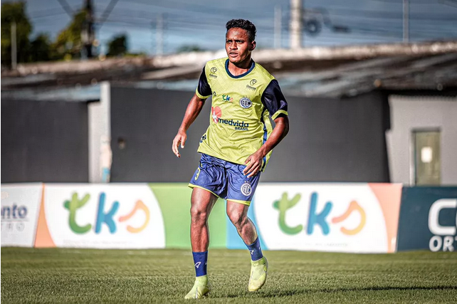 Clube da Série B rescinde contrato com lateral-esquerdo