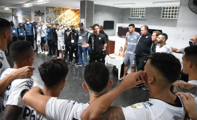 Diniz diz que é desumano jogar na altitude e espera por dupla titular