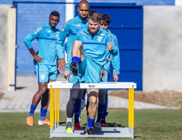 Focado na vitória do Avaí, volante crava: “Partida mais importante do ano”