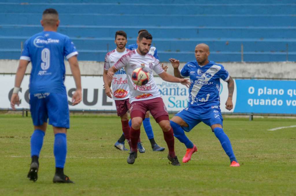 Sertãozinho bate o Taubaté. Foto: Bruno Castilho/EC Taubaté