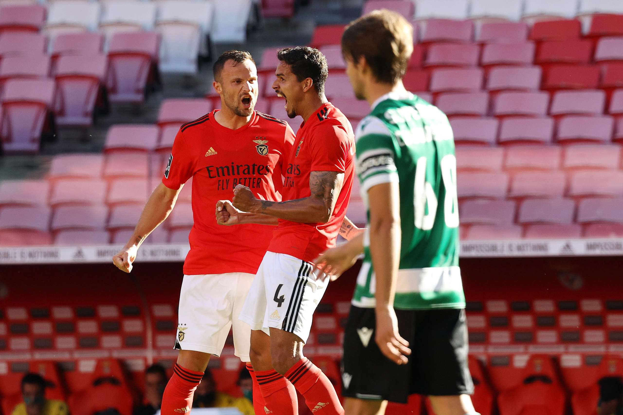 PORTUGUÊS: Veríssimo marca e Benfica carimba ‘faixa de campeão’ do Sporting