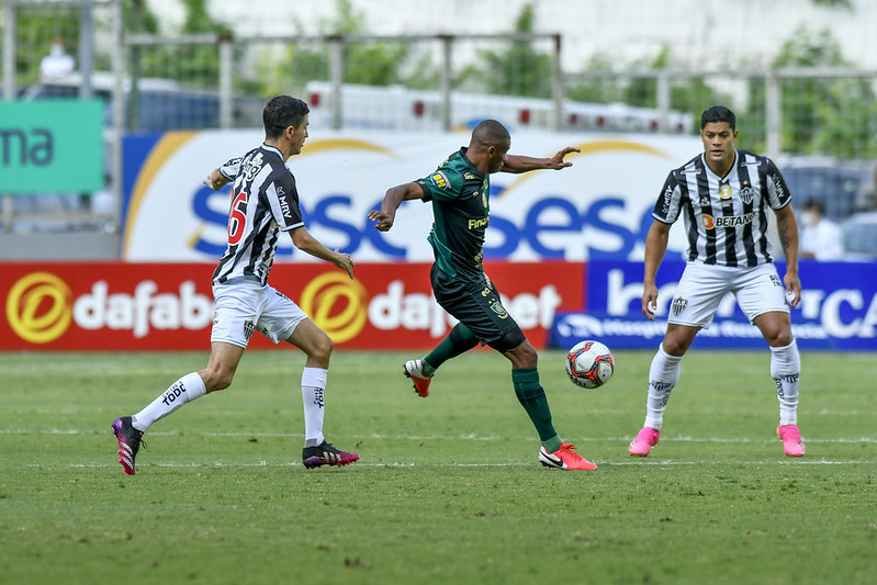 MINEIRO: Com um a menos, Atlético segura América e leva decisão para o Mineirão