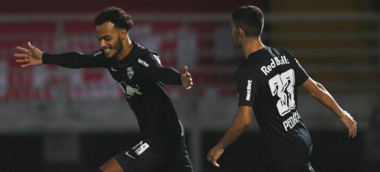 Chrigor abriu o placar no começo do jogo