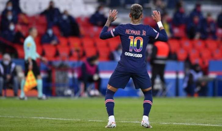 Homem é preso após pular muro e invadir quintal da mansão de Neymar