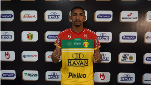 Brusque contrata destaque de clube rival por cinco temporadas