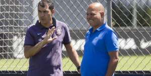 Corinthians volta atrás e define trio ao invés de ídolo no comando do time
