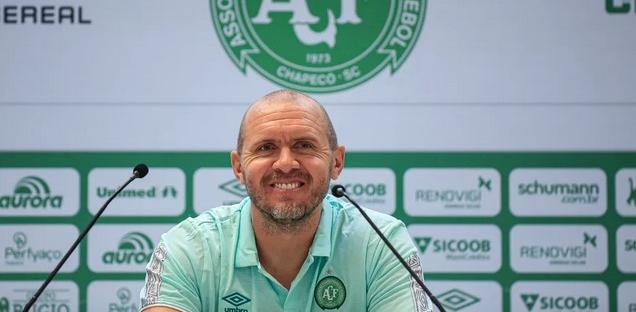 Com pé na final, Mozart Santos valoriza “competição interna” na Chapecoense