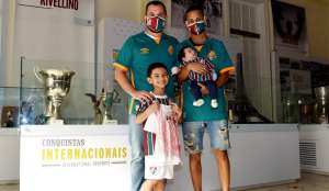 Garoto que desenhou própria camisa ganha uniforme oficial do Fluminense