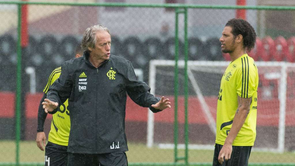 Jorge Jesus rasga elogios a Arão e manda recado especial após marca pelo Flamengo