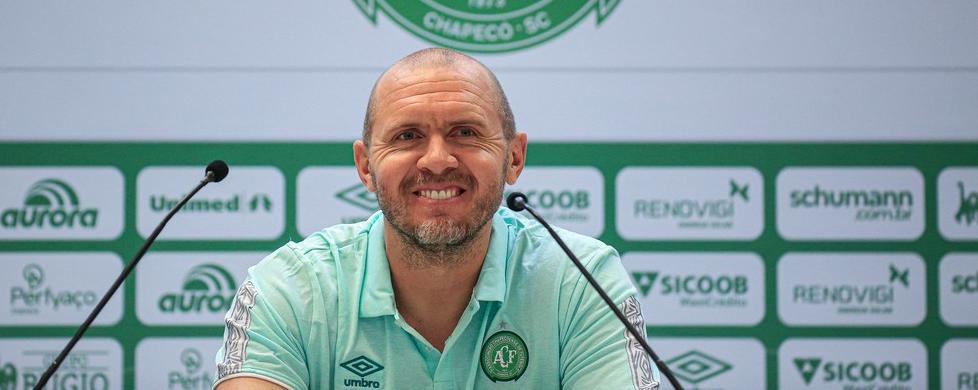 Catarinense: Mozart minimiza vantagem da Chape e prega respeito ao Marcílio Dias