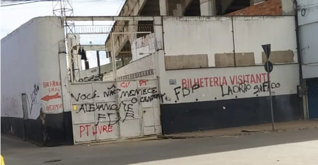Time da Série D tem estádio pichado após rebaixamento no Pernambucano