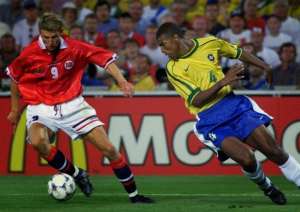 Zagueiro do Brasil na Copa do Mundo de 1998 é o novo técnico de time da Série D