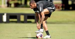 Nem Gil e nem Jemerson! Corinthians renova com garoto e multa vai a R$ 320 milhões