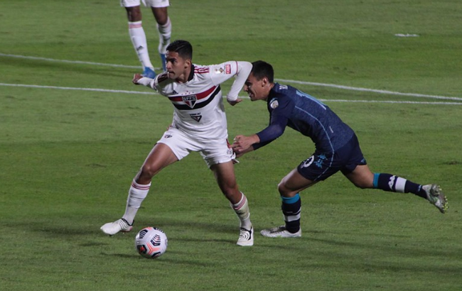 São Paulo cai diante do Racing-ARG e deixa de confirmar classificação São Paulo cai diante do Racing-ARG e deixa de confirmar classificação