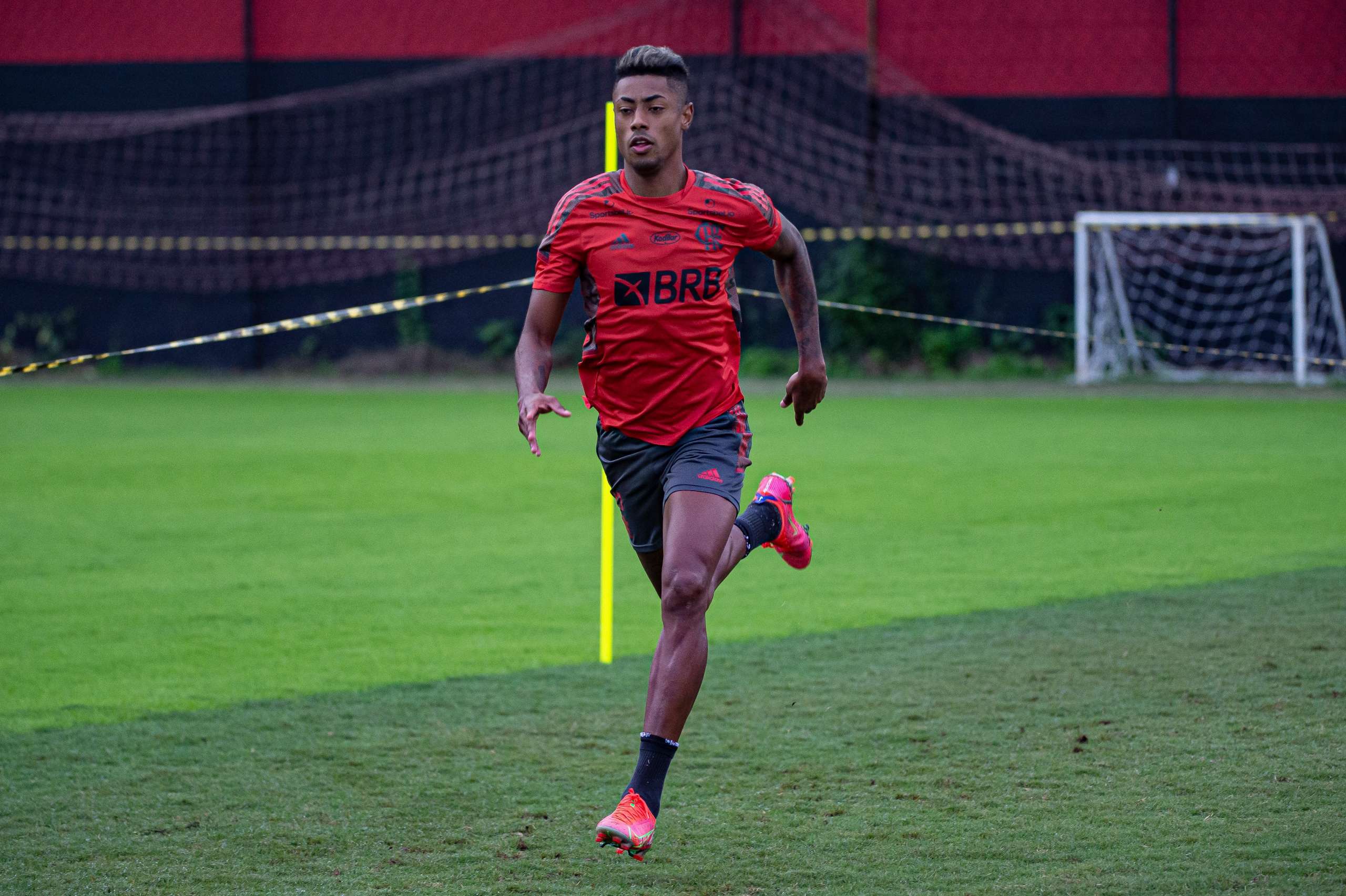 No Maracanã, Flamengo tenta corrigir erros para avançar na Libertadores