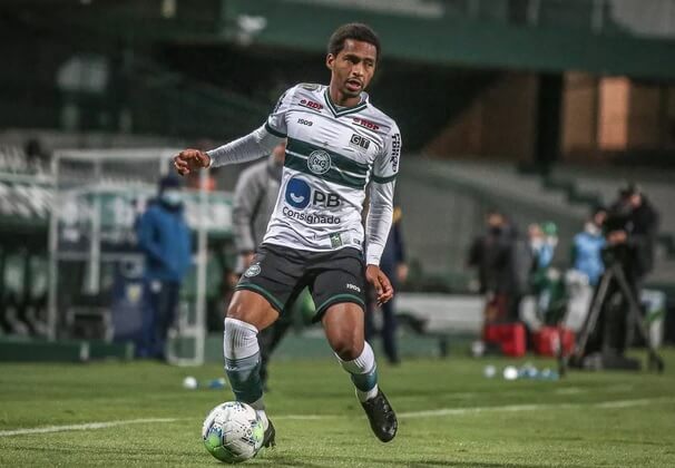 Coritiba recusa propostas de times da elite por ex-Palmeiras