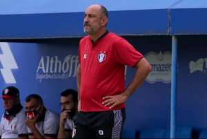 Paysandu acerta com o treinador Vinicius Eutrópio