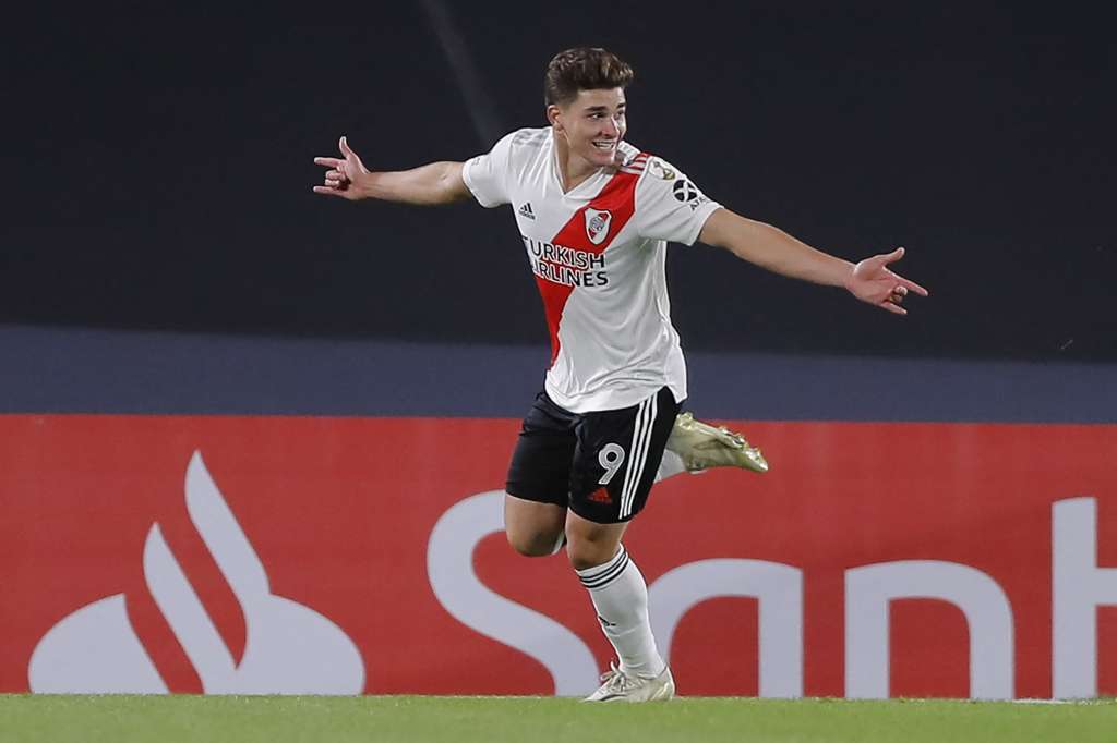 River Plate vence mesmo sem goleiro