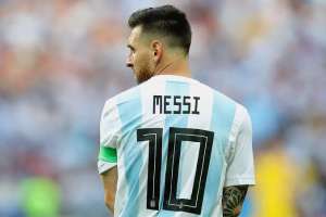 Com proposta do PSG na mesa, Messi está próximo de definir seu futuro